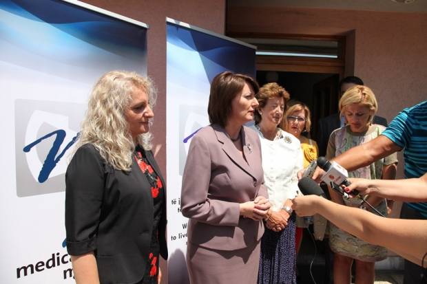 Jahjaga ve Barones Anelay Yakova'yı Ziyaret Etti