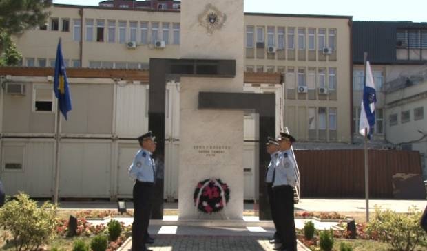 Kosova Polisi Kahraman Enver Zymeri için Anma Töreni Düzenledi