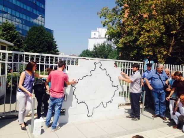 VV: Vuçiç Kosova'yı Bölüyor