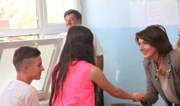 Jahjaga, Deçan'da Arnavutça Eğitimin 100. Yıldönümü Törenine Katıldı