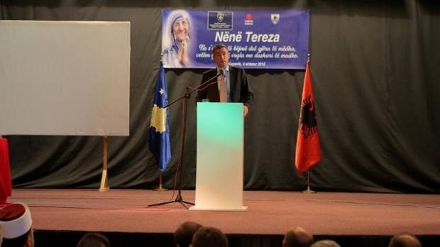 Rahibe Teresa İnsanlık ve Dayanışma Abidesi