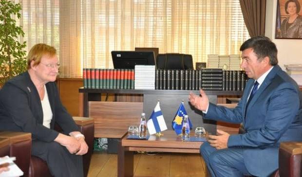 Halonen: Kosova Öğretmenlere Yatırım Yapmalıdır