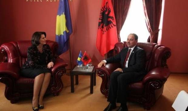 Jahjaga, Tiran'da Yüksek Devlet Töreni ile Karşılandı