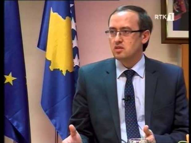 Hoti, Mustafa Hükümetini Övdü