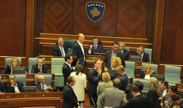 Meclis Oturumu Yeniden Ertelendi