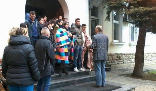 Öğrenci Adayları Bugün de Rektörlüğü Bloke Etti