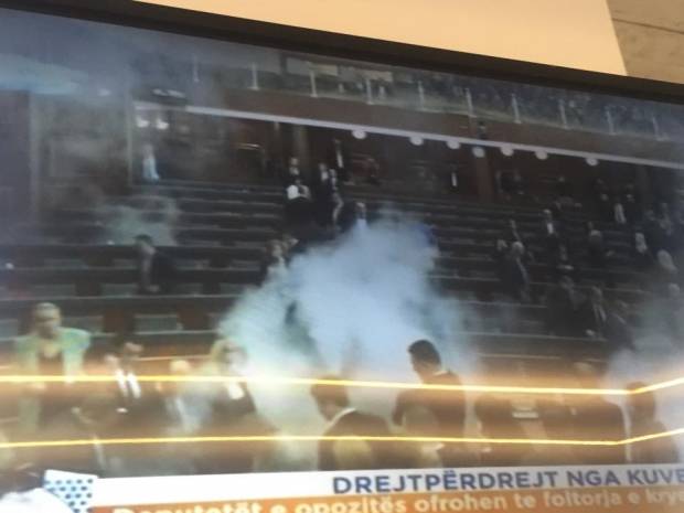 Vetëvendosje: Biber Gazını Polisin Yardımıyla İçeri Soktuk
