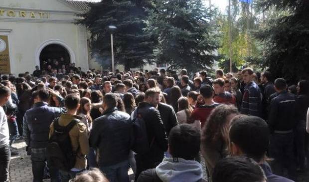 Üniversite Öğrencileri Yarın Rektörlük Önünde Protesto Edecek