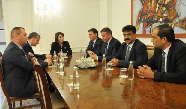 Jahjaga 6+ Grubu ile Görüştü