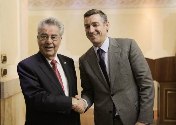 Fischer: Çözüm Uzlaşı ve Diyalogla Bulunmalı