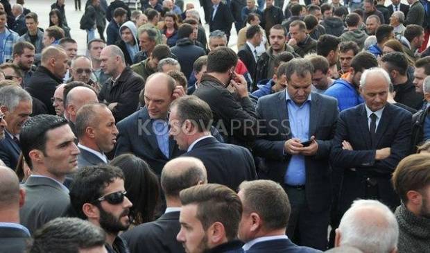 Priştine'de Gergin Saatler