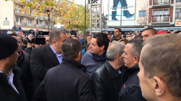 Kurti Dahil Muhalefet Tam Kadro Protestoda