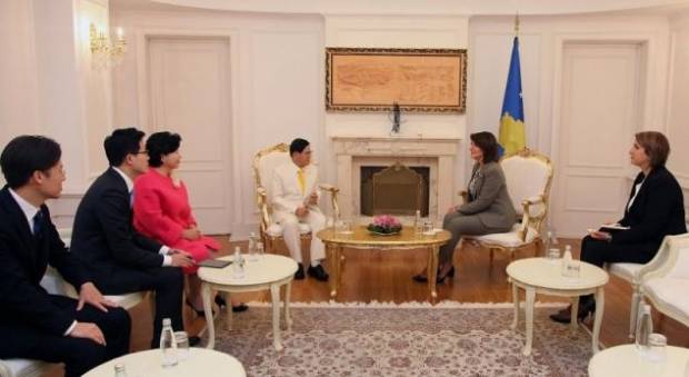 Jahjaga, Barış Heyetini Kabul Etti