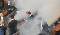 Muhalefet Gaz Dolu Salonda Kalmayı Tercih Etti
