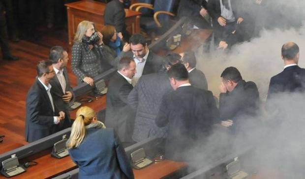 Gözyaşartıcı Gaz Meclis Başkanlık Divanı'nın Toplantısında da Atıldı