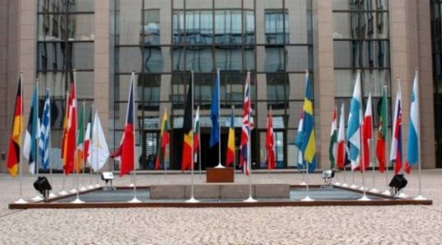 AK: Kosova Vatandaşları için Vize Muafiyeti Yok