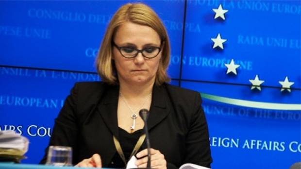 AB'den Sırbistan ve Kosova'ya Baskı