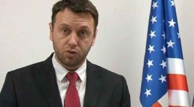 Hükümet: Muhalefetin Protestosu, Siyasi Yaşam Mücadelesi