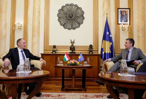 Veseli, Macaristan Büyükelçisiyle Görüştü