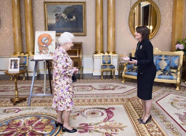 Kraliçe Elizabeth,  Jahjaga'yı Kutladı