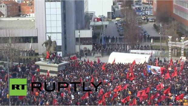 Russia Today' Protestoyu Canlı Yayınlıyor