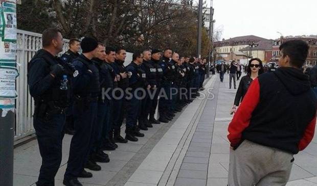 Meclis Önünde İnsanlar Toplanmaya Başladı
