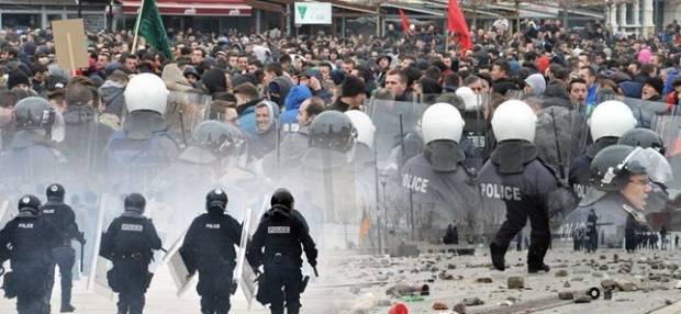 Kosova Meclisi Önünde Yarın Şiddet Olayları Patlak Verebilir