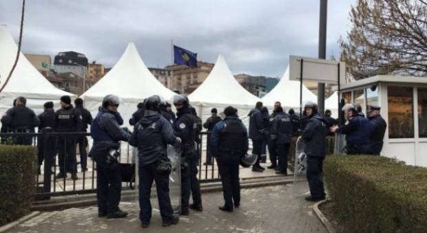 Priştine Polis Doldu