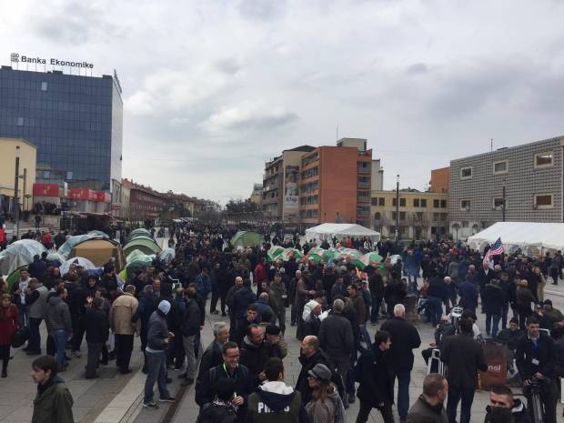 Protestocular Meydanda Toplanmaya Başladı