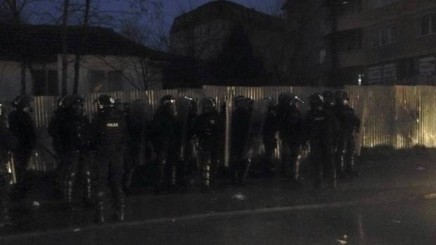 Polis Meydanları Kontrol Altına Tutuyor