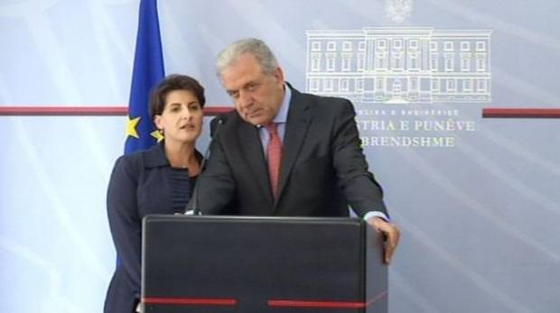 Avramopoulos: Bizim için Kosova'da Durum Önemli