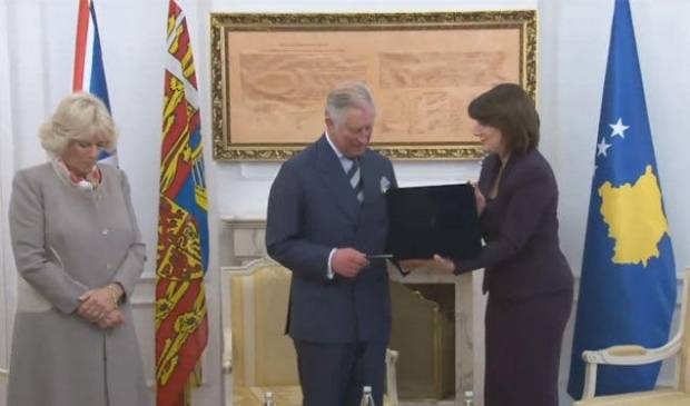 Jahjaga, Galler Prensini Kabul Etti