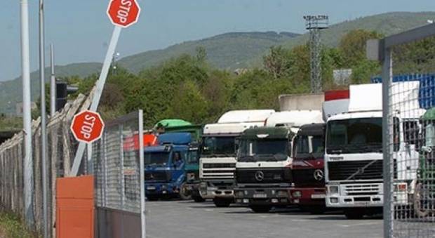 Kosova, Sırbistan'ın Petrol Tankerini Sınırdan Geri Gönderdi