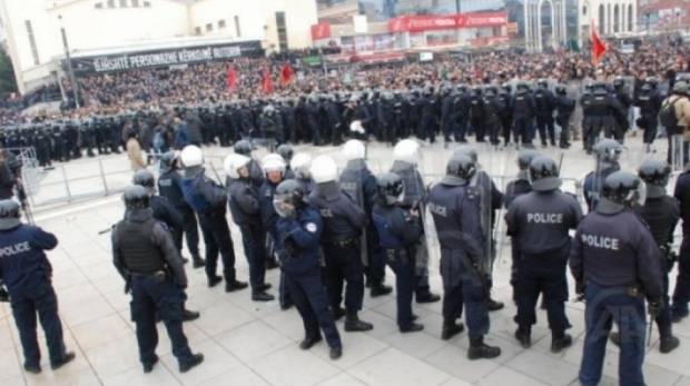 Polis, Yarınki Protesto İçin Seferberlikte