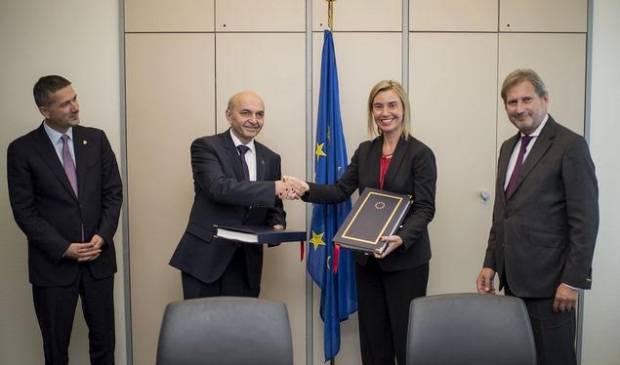 Mogherini ve Hahn İOA'yı Selamladı