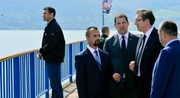 Muhalefet ve Analistler: Vuçiç'e Boyun Eğilmiş