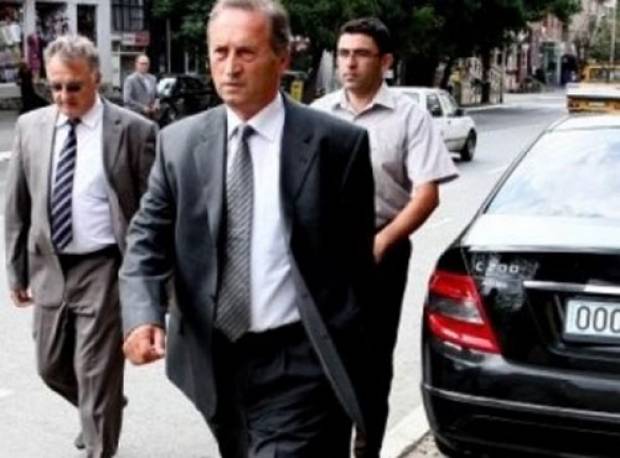 Polis Baskınlarda 6 Kişiyi Gözaltına Aldı
