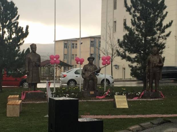 Sivas'ta Adem Jashari'ye Heykel