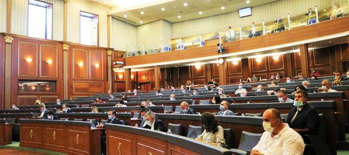 Milletvekilleri Doktorlar ve Polislere Maaşlarını Zammı Kabul Etmedi