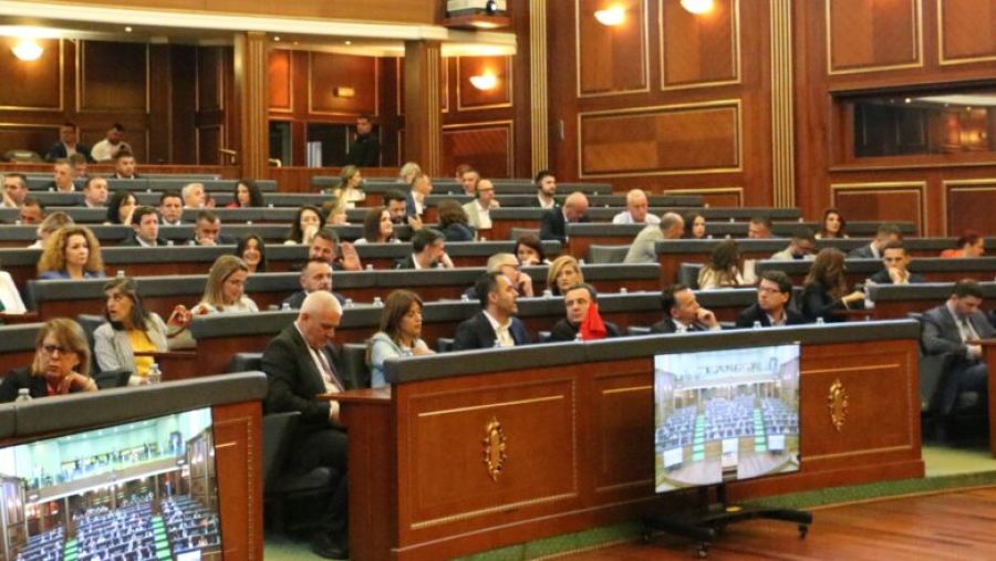 Kosova'da Meclis Krizi Derinleşiyor: Anayasa Mahkemesi’nin Yorumu Bekleniyor