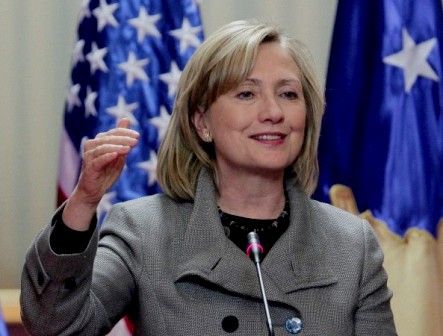 Diyalog  Hillary Clinton'u Kosova'ya Getiriyor