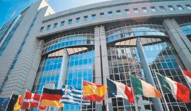 AB, Kosova'dan Sırbistan'a Karşılık Vermeme Çağrısında Bulunuyor