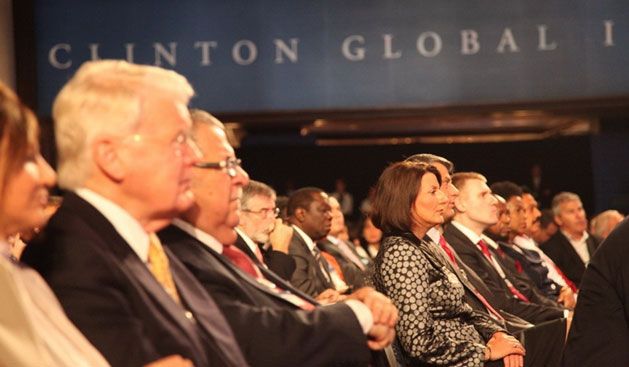 Cumhurbaşkanı Jahjaga,  ABD Eski Başkanı Clinton İle Bir Araya Geldi