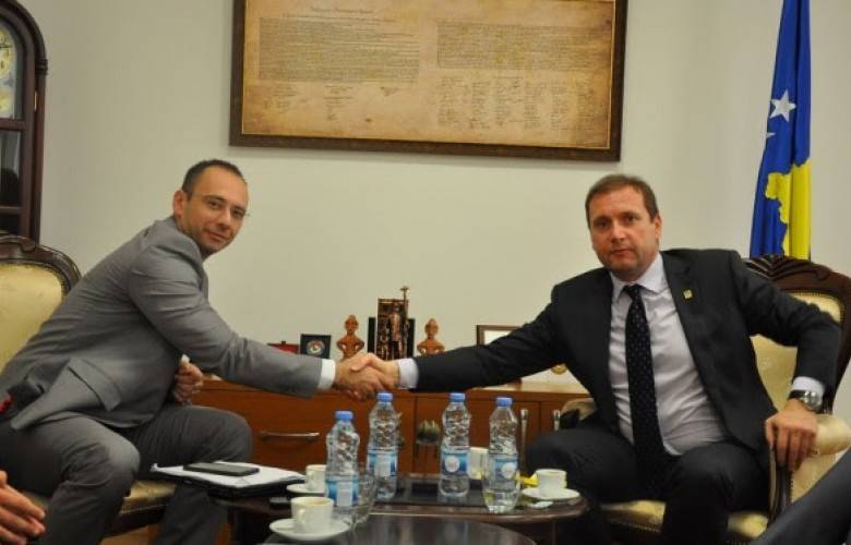 İçişleri Tüm Vatandaşları Kosova Belgeleriyle Donatmaya Hazır