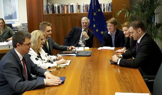 Kosova Heyetinin Brüksele Ulaşamaması,  Müzakeleri Yarına Ertelendirdi