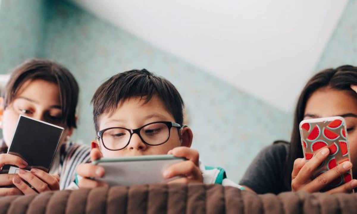 AB, Çocukların Sosyal Medya Kullanımına Yaş Sınırı Getirmeyi Değerlendiriyor