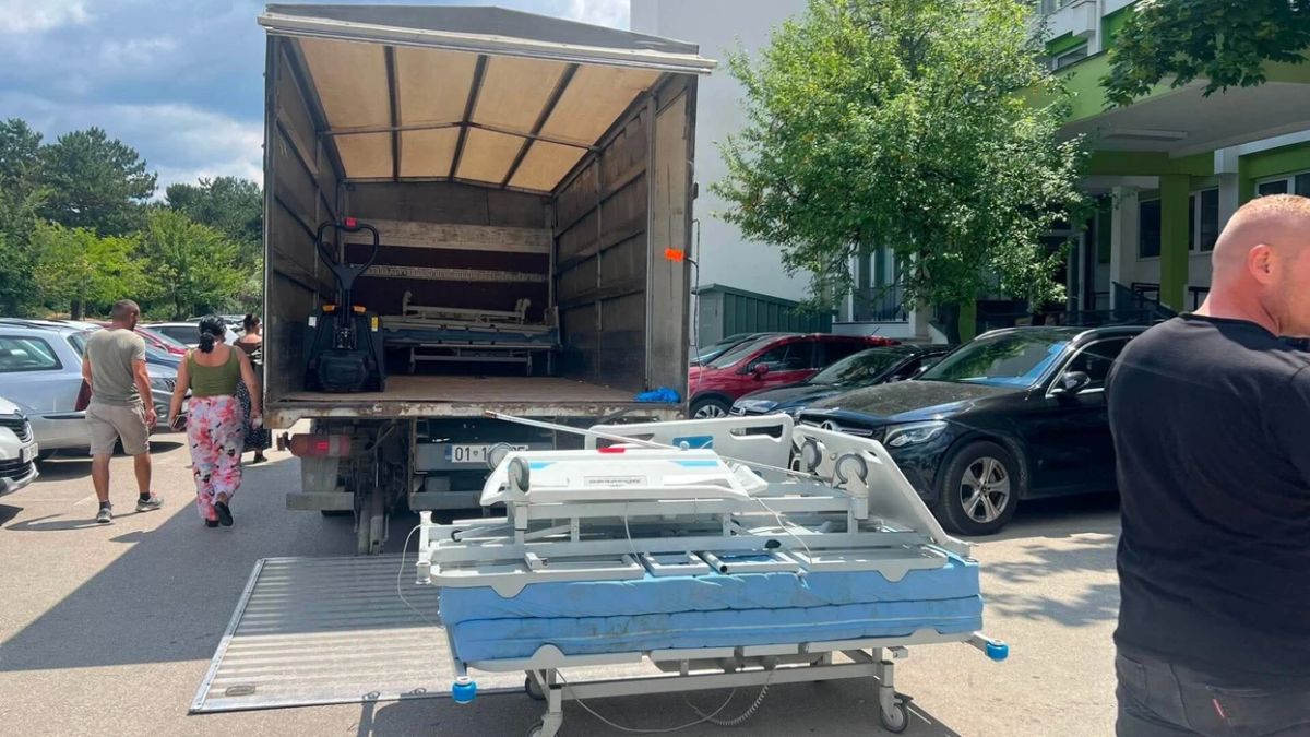 Priştine Pediyatri Kliniğindeki Hasarlı Yataklar Kaldırılıyor