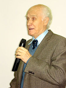Avni Engüllü