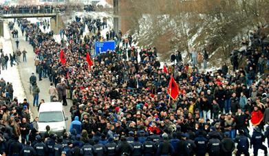 Vetvendosje Bugün de Protesto Ediyor