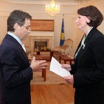 Sarkozy, Jahjaga'yı Tebrik Etti